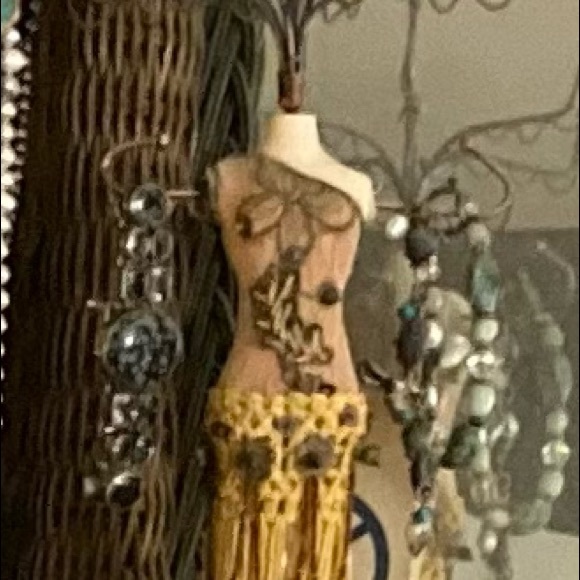 Welcome to Salem - Picture 9 of 16